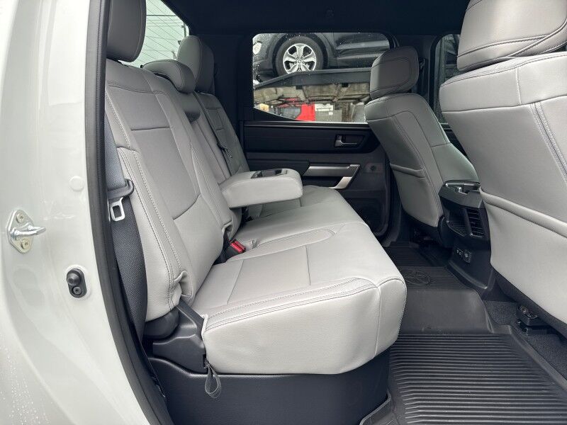 2026 Toyota Tundra SR5 CrewMax Cab 4WD w/ SR5 Premium Package Arlington VA