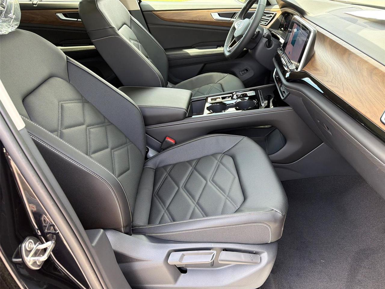 2026 Volkswagen Atlas 2.0T SE w/Technology Hagerstown MD