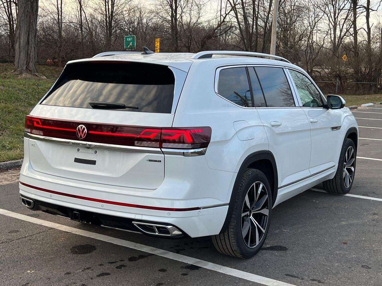 2026 Volkswagen Atlas 2.0T SEL Premium R-Line Hagerstown MD