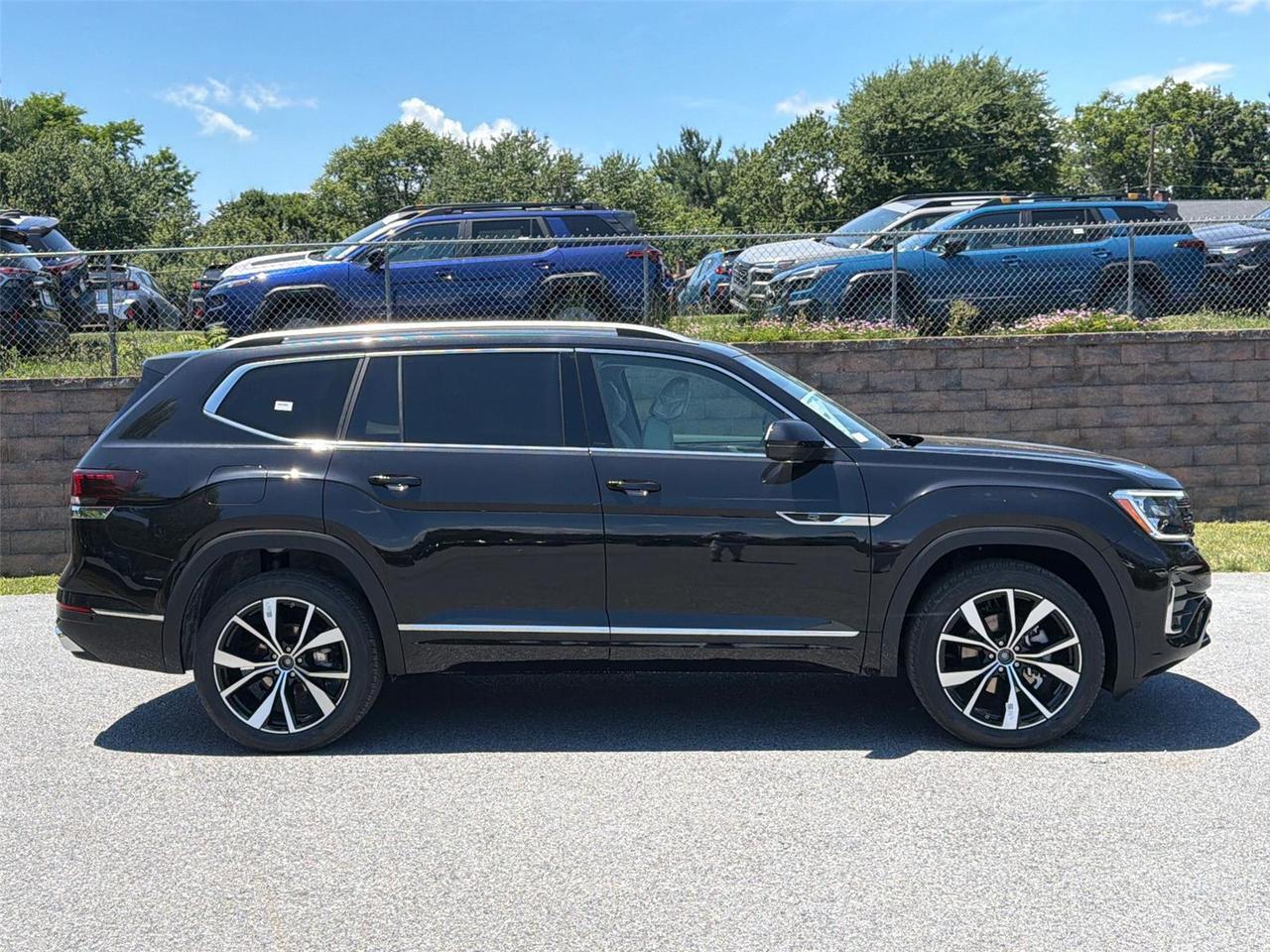 2026 Volkswagen Atlas 2.0T SEL Premium R-Line Hagerstown MD