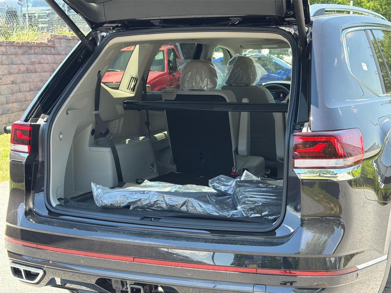 2026 Volkswagen Atlas 2.0T SEL Premium R-Line Hagerstown MD