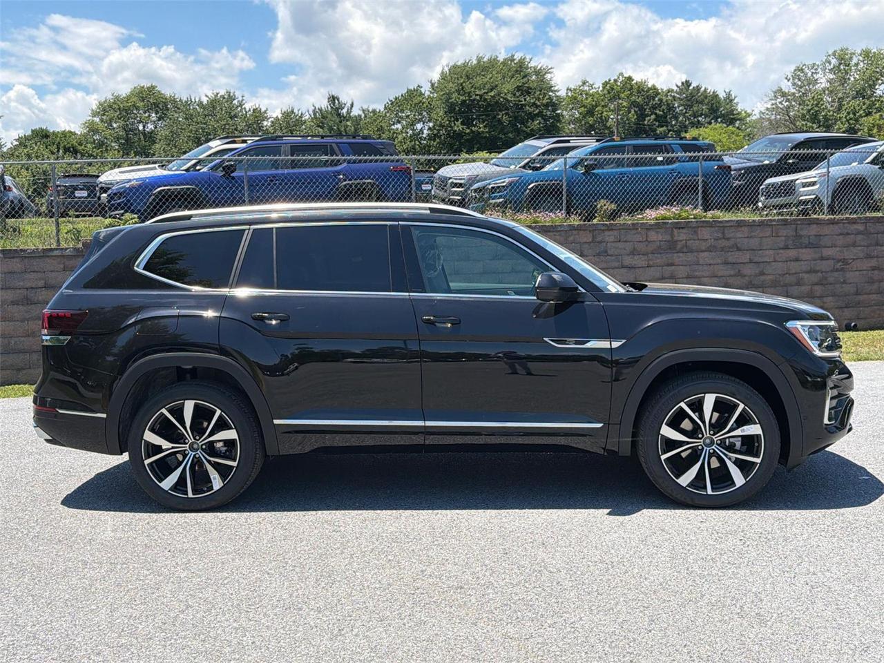 2026 Volkswagen Atlas 2.0T SEL Premium R-Line Hagerstown MD