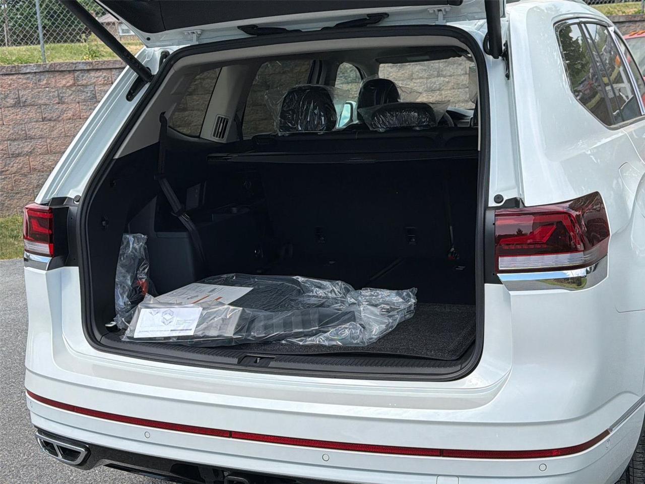 2026 Volkswagen Atlas 2.0T SEL Premium R-Line Hagerstown MD