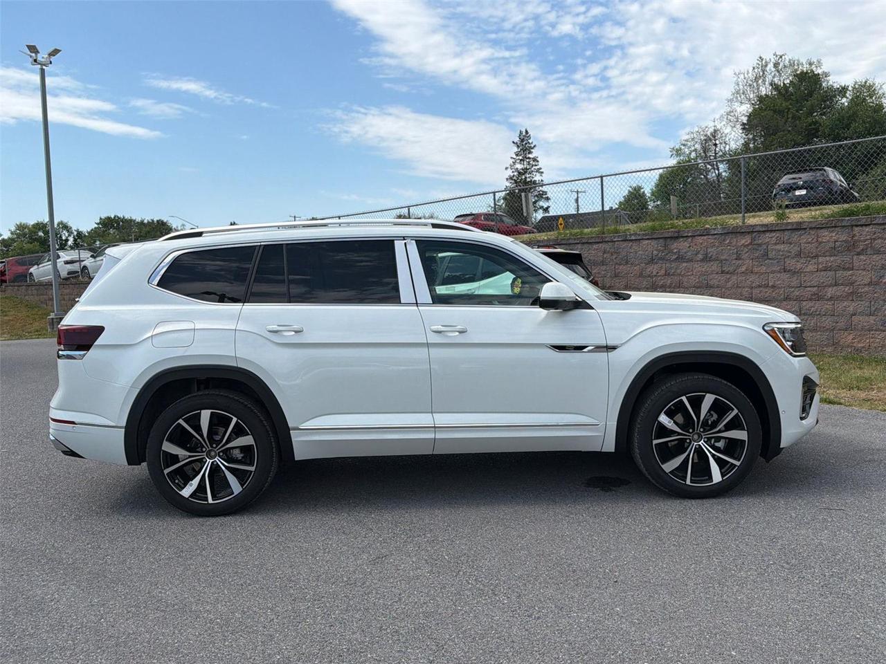 2026 Volkswagen Atlas 2.0T SEL Premium R-Line Hagerstown MD