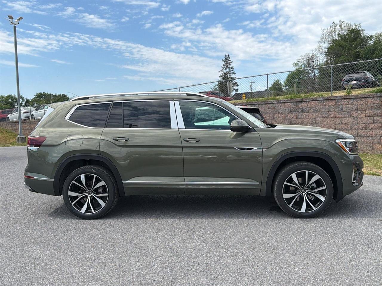2026 Volkswagen Atlas 2.0T SEL Premium R-Line Hagerstown MD