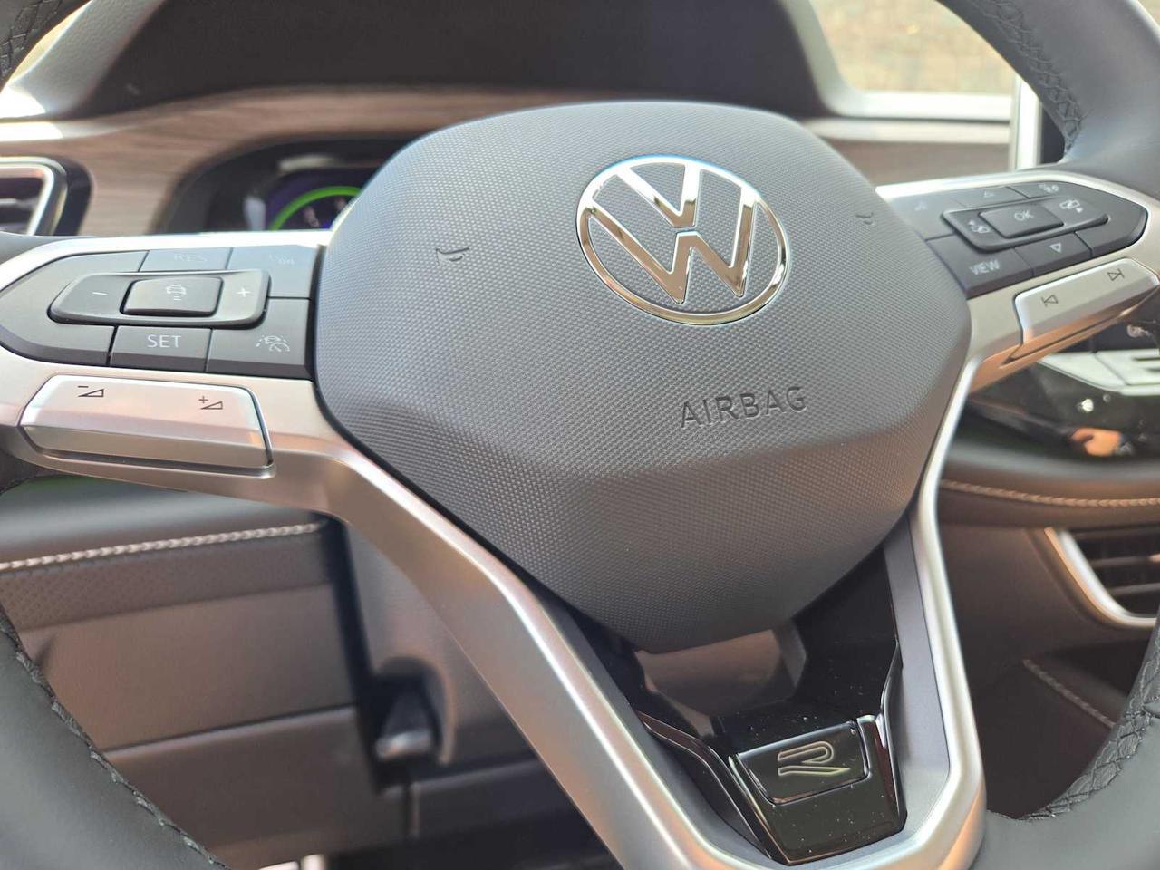 2026 Volkswagen Atlas 2.0T SEL Premium R-Line Wellesley MA