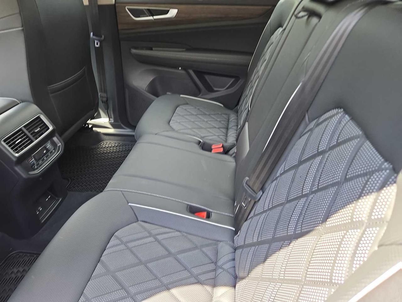 2026 Volkswagen Atlas 2.0T SEL Premium R-Line Wellesley MA