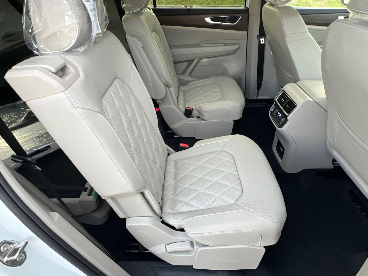 2026 Volkswagen Atlas 2.0T SEL Premium R-Line Hagerstown MD