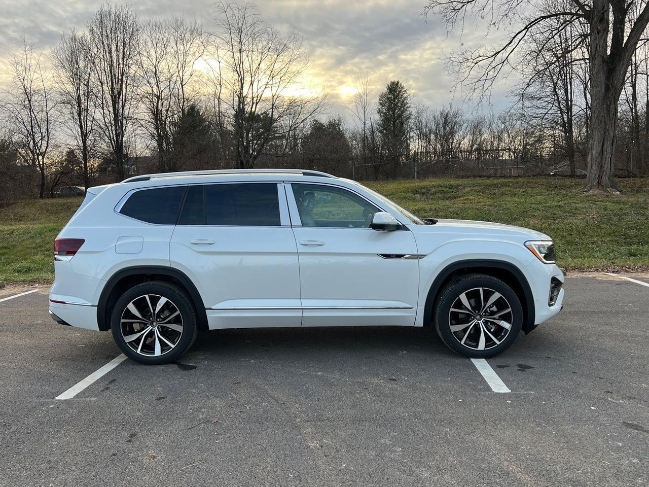 2026 Volkswagen Atlas 2.0T SEL Premium R-Line Hagerstown MD
