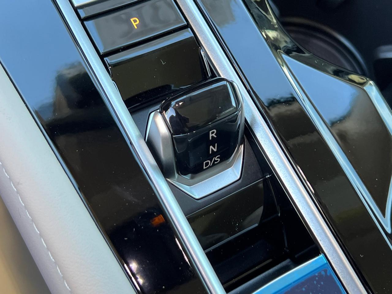 2026 Volkswagen Atlas 2.0T SEL Premium R-Line Hagerstown MD