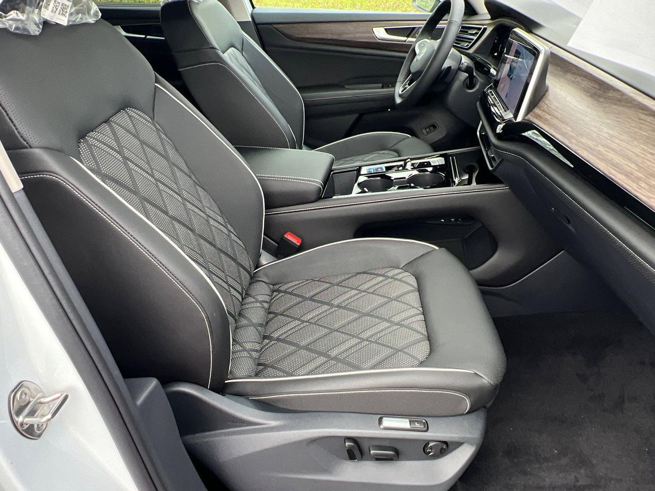 2026 Volkswagen Atlas 2.0T SEL Premium R-Line Hagerstown MD