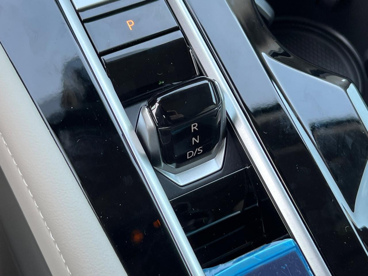 2026 Volkswagen Atlas 2.0T SEL Premium R-Line Hagerstown MD