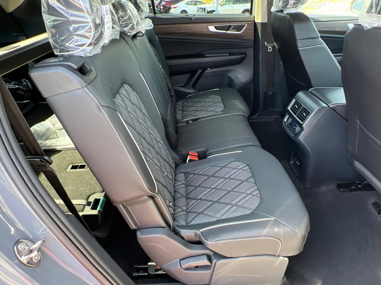 2026 Volkswagen Atlas 2.0T SEL Premium R-Line Hagerstown MD