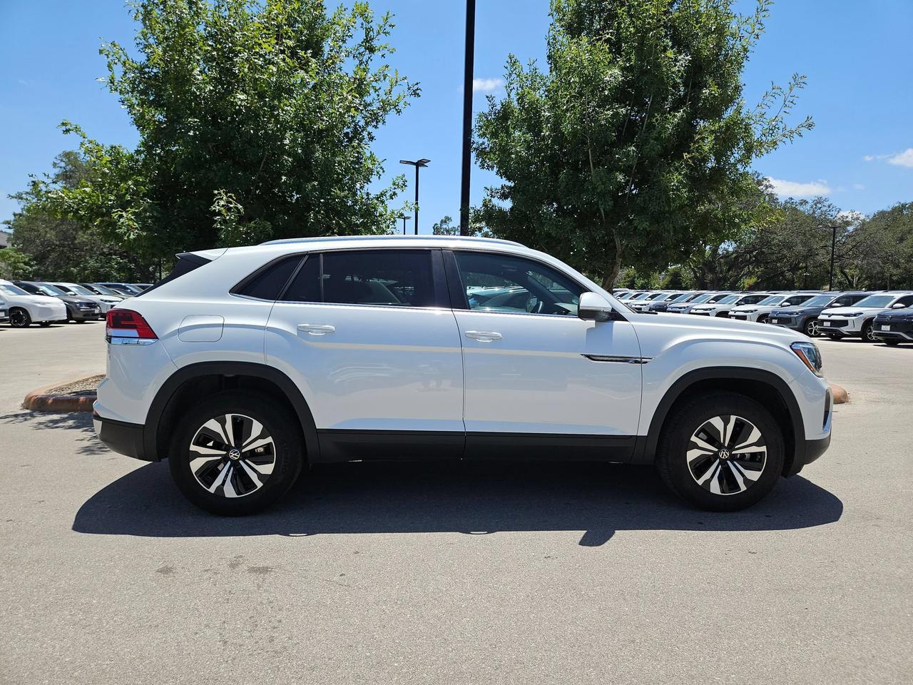 2026 Volkswagen Atlas Cross Sport 2.0T SE
