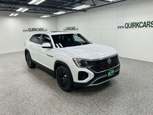 Volkswagen Atlas Cross Sport 2.0T SE w/Technology 2026