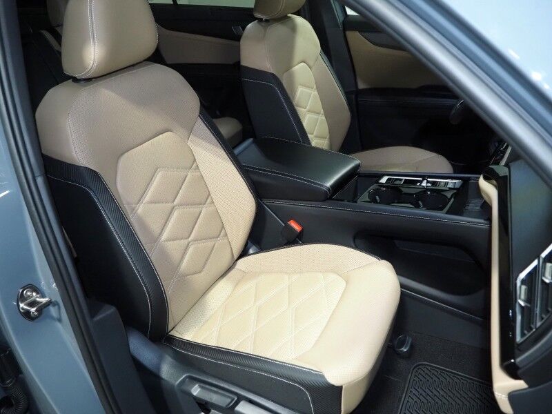 2026 Volkswagen Atlas Cross Sport 2.0T SE w/Technology *PANORAMA MOONROOF, ADAPTIVE CRUISE, SAFETY ALERTS, BACKUP-CAMERA, COLOR TOUCHSCREEN, CLIMATE SEATS, HEATED STEERING, POWER LIFTGATE, REMOTE START, WIRELESS CHARGING, ANDROID & APPLE Round Rock TX