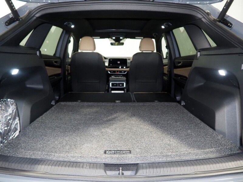 2026 Volkswagen Atlas Cross Sport 2.0T SE w/Technology *PANORAMA MOONROOF, ADAPTIVE CRUISE, SAFETY ALERTS, BACKUP-CAMERA, COLOR TOUCHSCREEN, CLIMATE SEATS, HEATED STEERING, POWER LIFTGATE, REMOTE START, WIRELESS CHARGING, ANDROID & APPLE Round Rock TX