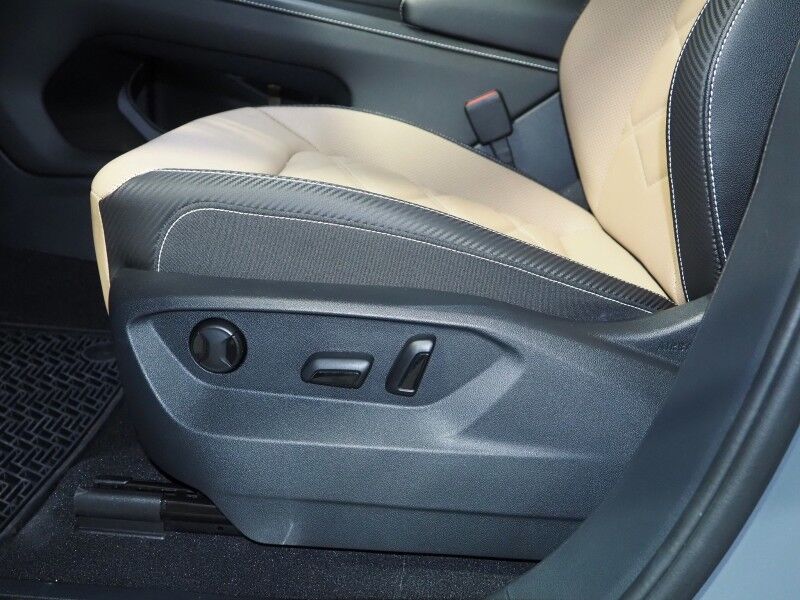 2026 Volkswagen Atlas Cross Sport 2.0T SE w/Technology *PANORAMA MOONROOF, ADAPTIVE CRUISE, SAFETY ALERTS, BACKUP-CAMERA, COLOR TOUCHSCREEN, CLIMATE SEATS, HEATED STEERING, POWER LIFTGATE, REMOTE START, WIRELESS CHARGING, ANDROID & APPLE Round Rock TX