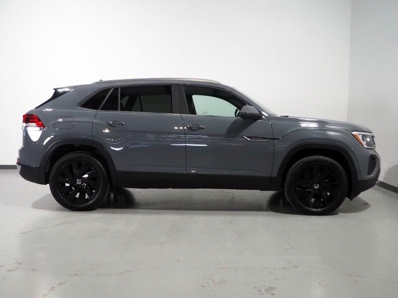 2026 Volkswagen Atlas Cross Sport 2.0T SE w/Technology *PANORAMA MOONROOF, ADAPTIVE CRUISE, SAFETY ALERTS, BACKUP-CAMERA, COLOR TOUCHSCREEN, CLIMATE SEATS, HEATED STEERING, POWER LIFTGATE, REMOTE START, WIRELESS CHARGING, ANDROID & APPLE Round Rock TX