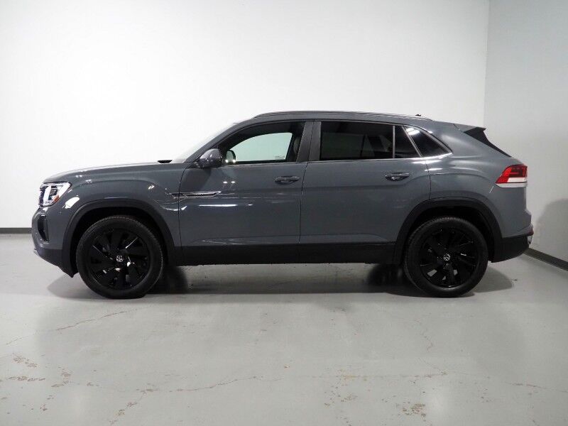 2026 Volkswagen Atlas Cross Sport 2.0T SE w/Technology *PANORAMA MOONROOF, ADAPTIVE CRUISE, SAFETY ALERTS, BACKUP-CAMERA, COLOR TOUCHSCREEN, CLIMATE SEATS, HEATED STEERING, POWER LIFTGATE, REMOTE START, WIRELESS CHARGING, ANDROID & APPLE Round Rock TX