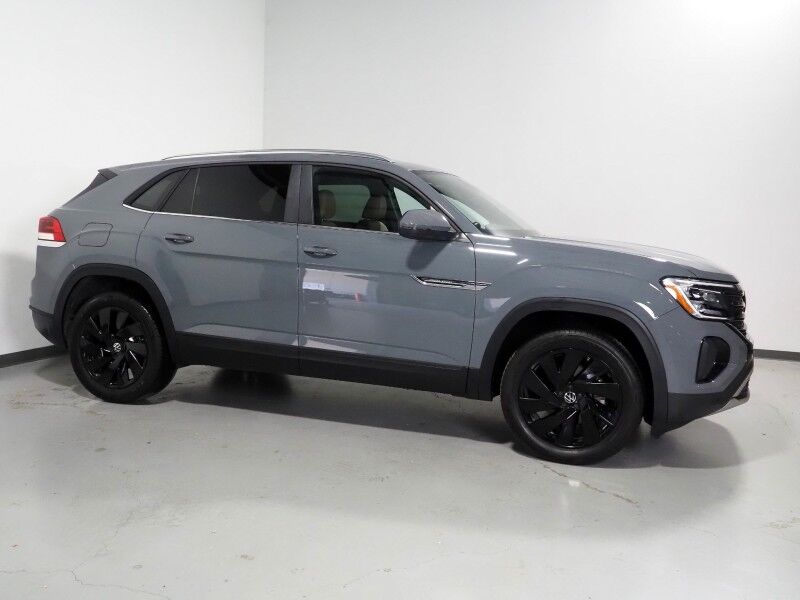 2026 Volkswagen Atlas Cross Sport 2.0T SE w/Technology *PANORAMA MOONROOF, ADAPTIVE CRUISE, SAFETY ALERTS, BACKUP-CAMERA, COLOR TOUCHSCREEN, CLIMATE SEATS, HEATED STEERING, POWER LIFTGATE, REMOTE START, WIRELESS CHARGING, ANDROID & APPLE