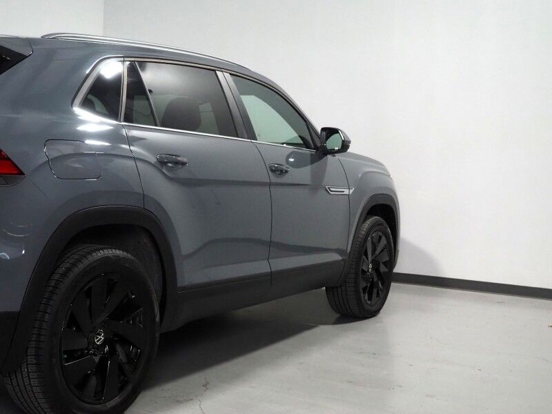 2026 Volkswagen Atlas Cross Sport 2.0T SE w/Technology *PANORAMA MOONROOF, ADAPTIVE CRUISE, SAFETY ALERTS, BACKUP-CAMERA, COLOR TOUCHSCREEN, CLIMATE SEATS, HEATED STEERING, POWER LIFTGATE, REMOTE START, WIRELESS CHARGING, ANDROID & APPLE Round Rock TX