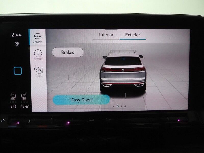 2026 Volkswagen Atlas Cross Sport 2.0T SE w/Technology *PANORAMA MOONROOF, ADAPTIVE CRUISE, SAFETY ALERTS, BACKUP-CAMERA, COLOR TOUCHSCREEN, CLIMATE SEATS, HEATED STEERING, POWER LIFTGATE, REMOTE START, WIRELESS CHARGING, ANDROID & APPLE Round Rock TX