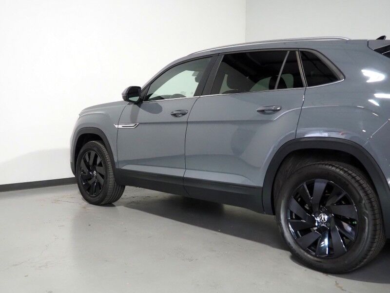 2026 Volkswagen Atlas Cross Sport 2.0T SE w/Technology *PANORAMA MOONROOF, ADAPTIVE CRUISE, SAFETY ALERTS, BACKUP-CAMERA, COLOR TOUCHSCREEN, CLIMATE SEATS, HEATED STEERING, POWER LIFTGATE, REMOTE START, WIRELESS CHARGING, ANDROID & APPLE Round Rock TX