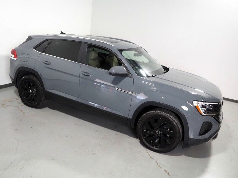 2026 Volkswagen Atlas Cross Sport 2.0T SE w/Technology *PANORAMA MOONROOF, ADAPTIVE CRUISE, SAFETY ALERTS, BACKUP-CAMERA, COLOR TOUCHSCREEN, CLIMATE SEATS, HEATED STEERING, POWER LIFTGATE, REMOTE START, WIRELESS CHARGING, ANDROID & APPLE Round Rock TX