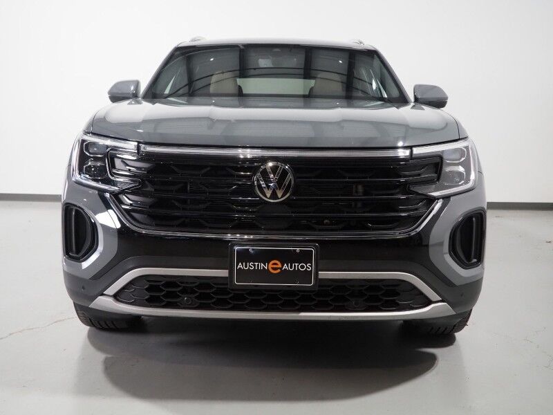 2026 Volkswagen Atlas Cross Sport 2.0T SE w/Technology *PANORAMA MOONROOF, ADAPTIVE CRUISE, SAFETY ALERTS, BACKUP-CAMERA, COLOR TOUCHSCREEN, CLIMATE SEATS, HEATED STEERING, POWER LIFTGATE, REMOTE START, WIRELESS CHARGING, ANDROID & APPLE Round Rock TX
