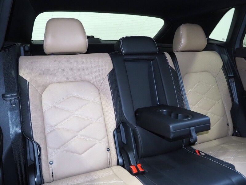 2026 Volkswagen Atlas Cross Sport 2.0T SE w/Technology *PANORAMA MOONROOF, ADAPTIVE CRUISE, SAFETY ALERTS, BACKUP-CAMERA, COLOR TOUCHSCREEN, CLIMATE SEATS, HEATED STEERING, POWER LIFTGATE, REMOTE START, WIRELESS CHARGING, ANDROID & APPLE Round Rock TX