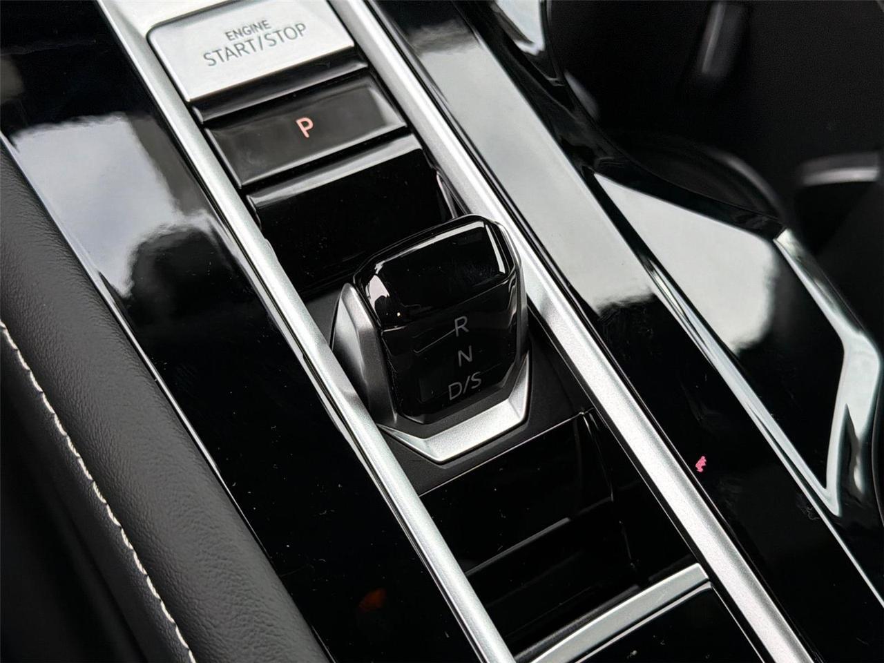 2026 Volkswagen Atlas Cross Sport 2.0T SE w/Technology Hagerstown MD