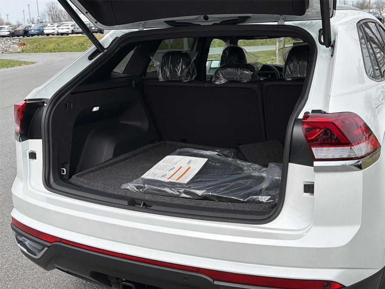 2026 Volkswagen Atlas Cross Sport 2.0T SE w/Technology Hagerstown MD