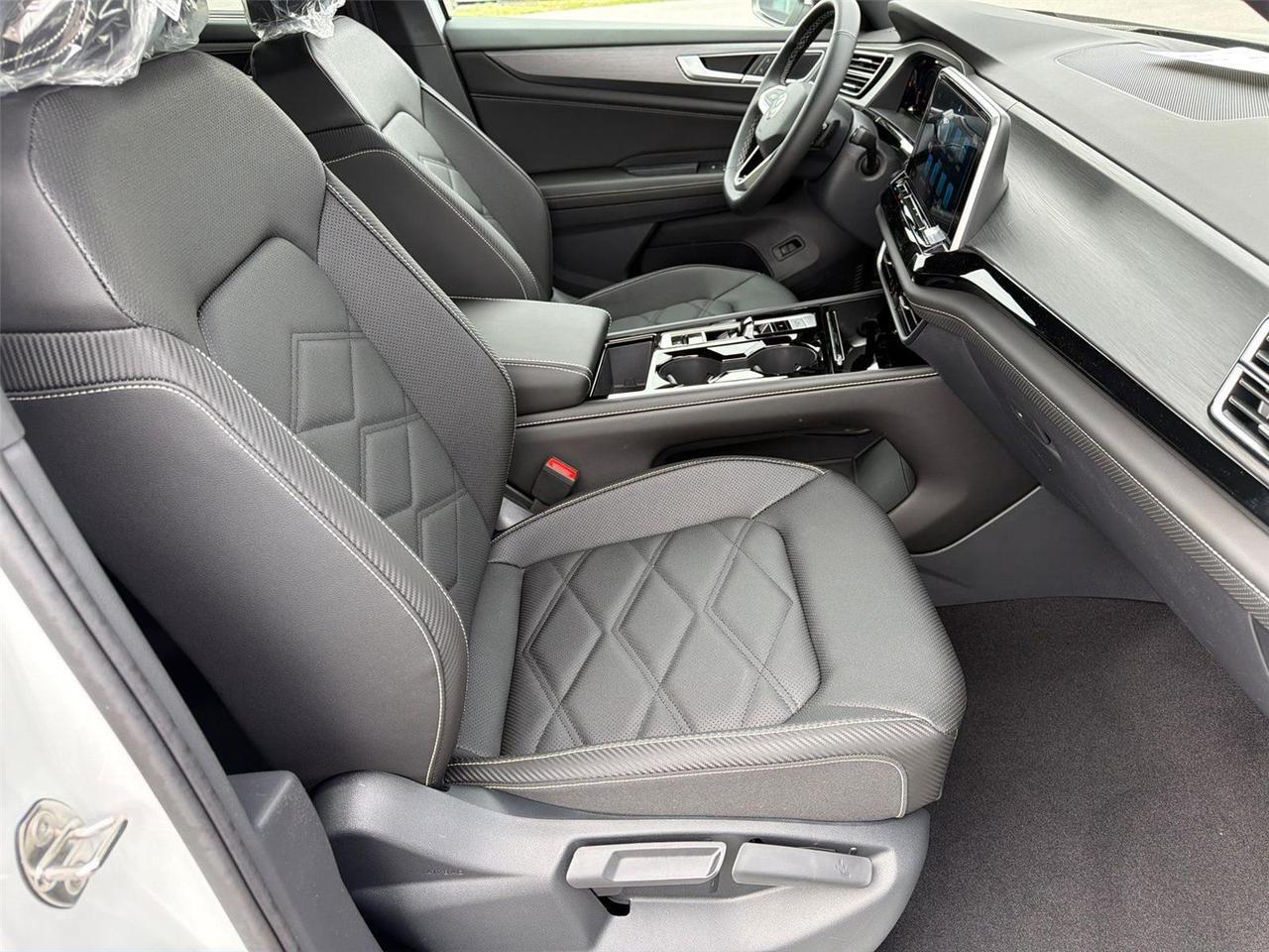 2026 Volkswagen Atlas Cross Sport 2.0T SE w/Technology Hagerstown MD