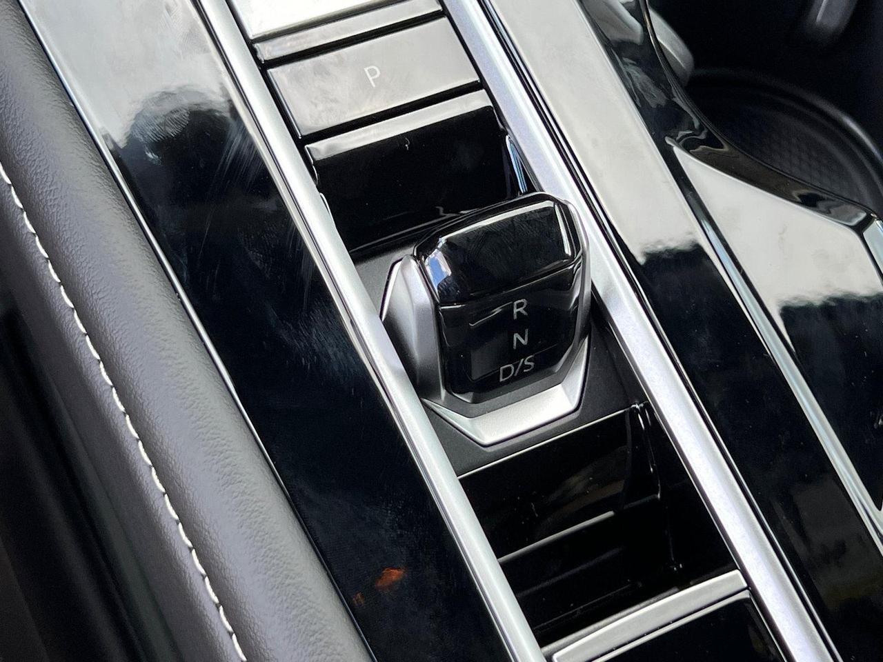 2026 Volkswagen Atlas Cross Sport 2.0T SE w/Technology Hagerstown MD