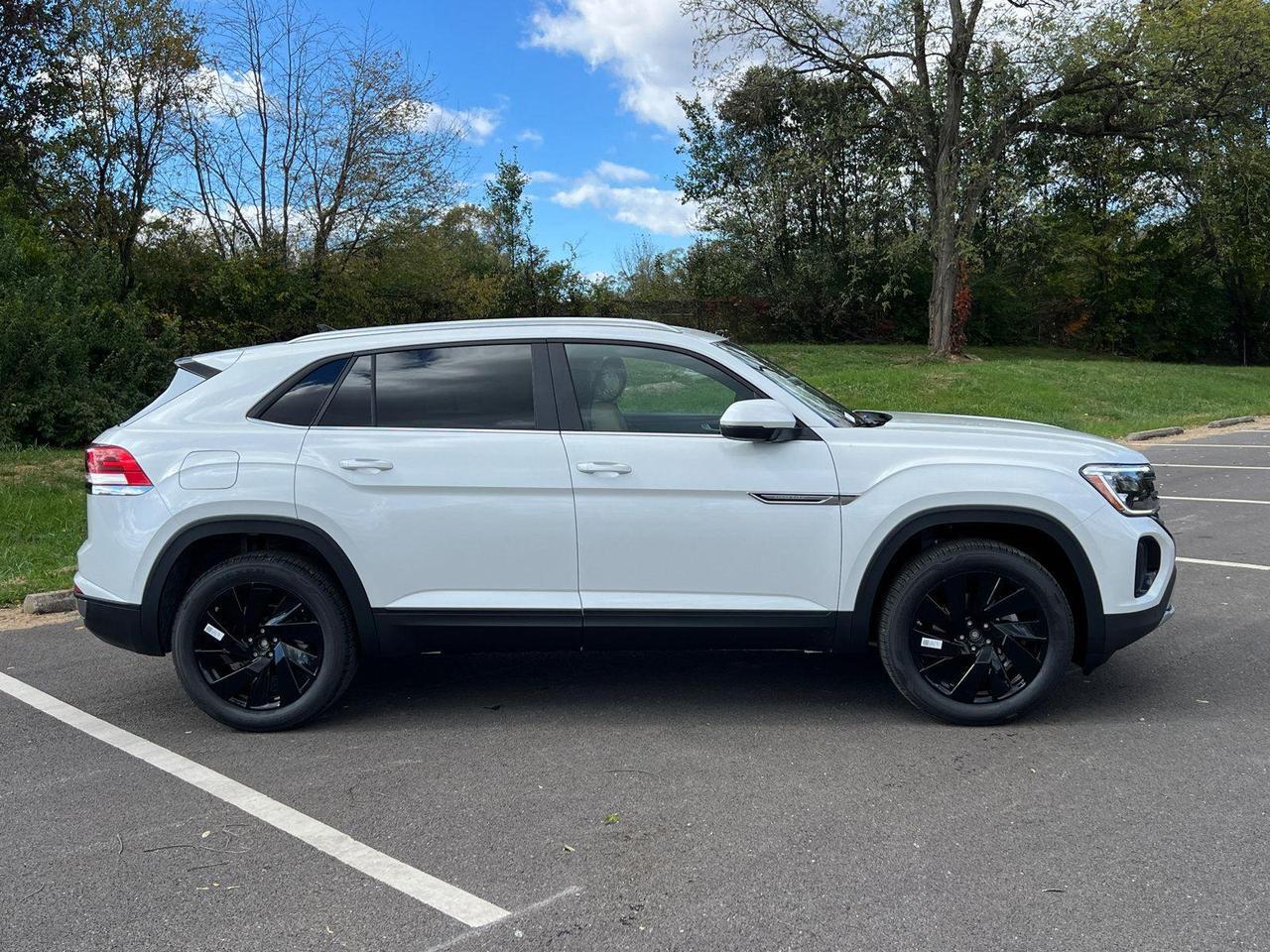 2026 Volkswagen Atlas Cross Sport 2.0T SE w/Technology Hagerstown MD