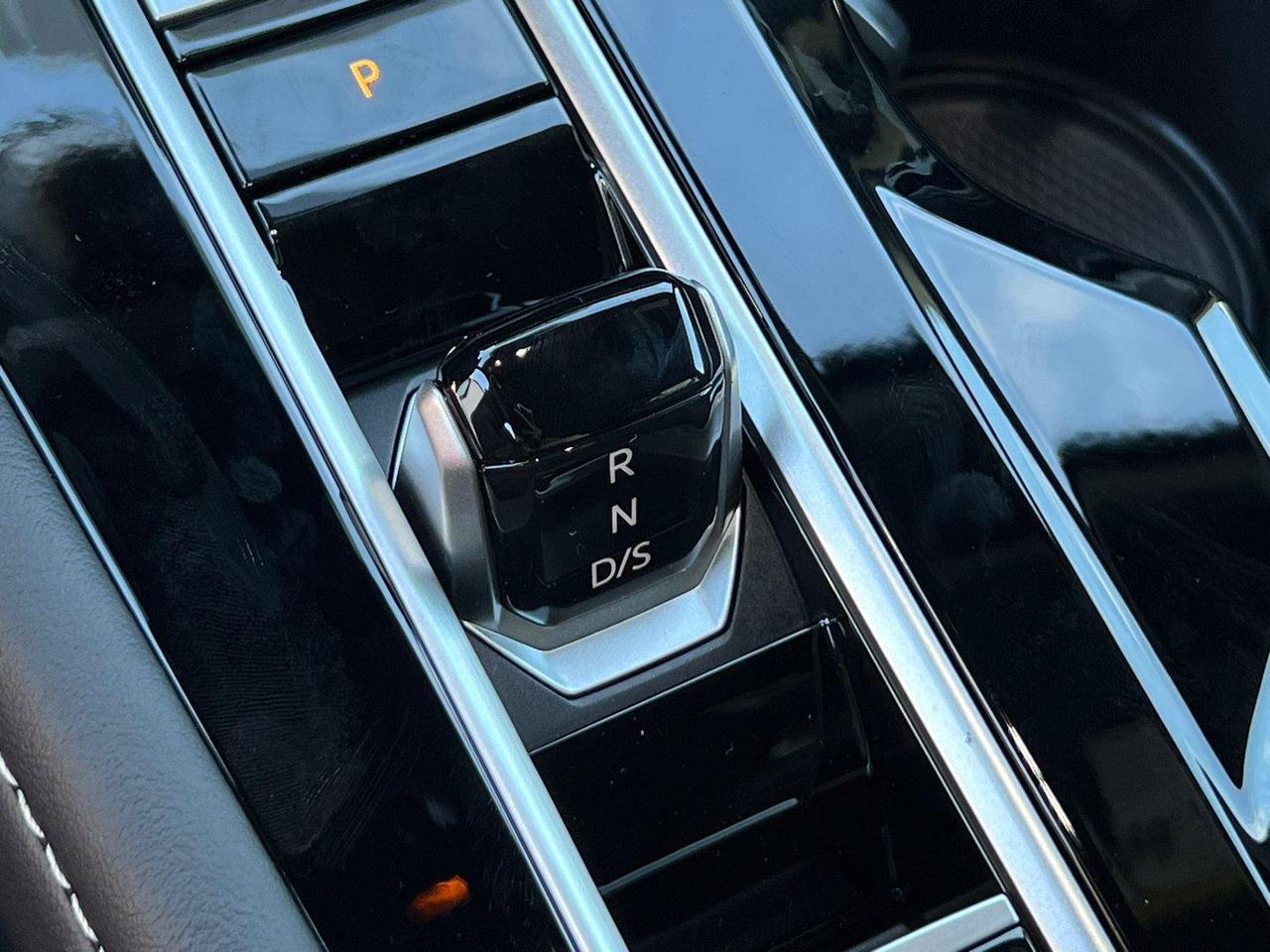 2026 Volkswagen Atlas Cross Sport 2.0T SE w/Technology Hagerstown MD