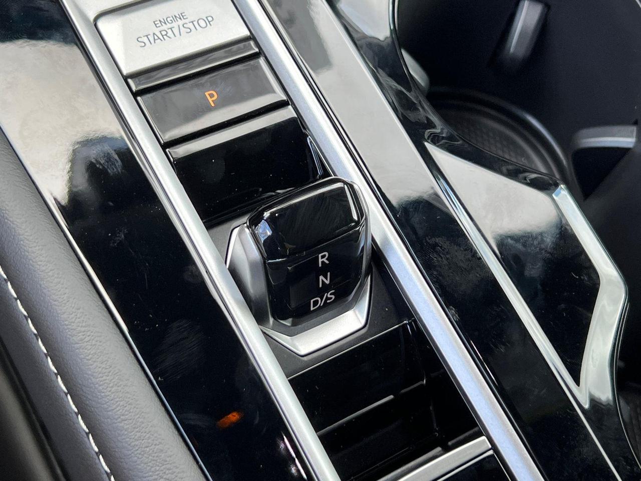 2026 Volkswagen Atlas Cross Sport 2.0T SE w/Technology Hagerstown MD