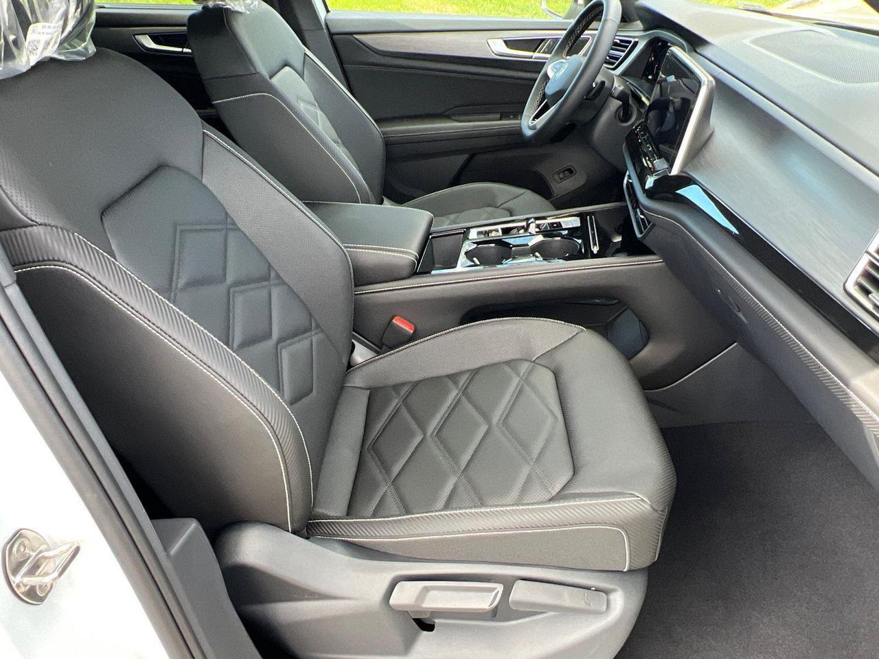 2026 Volkswagen Atlas Cross Sport 2.0T SE w/Technology Hagerstown MD