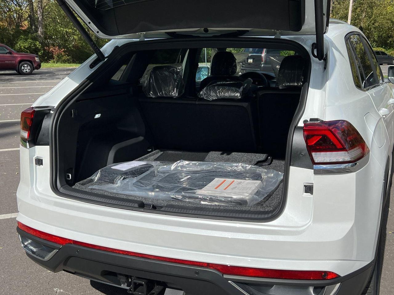 2026 Volkswagen Atlas Cross Sport 2.0T SE w/Technology Hagerstown MD