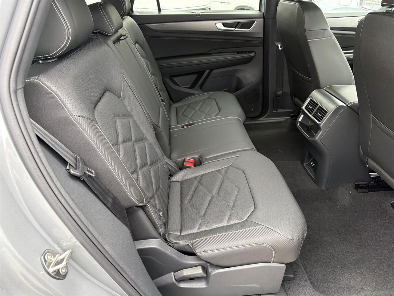 2026 Volkswagen Atlas Cross Sport 2.0T SE w/Technology Hagerstown MD