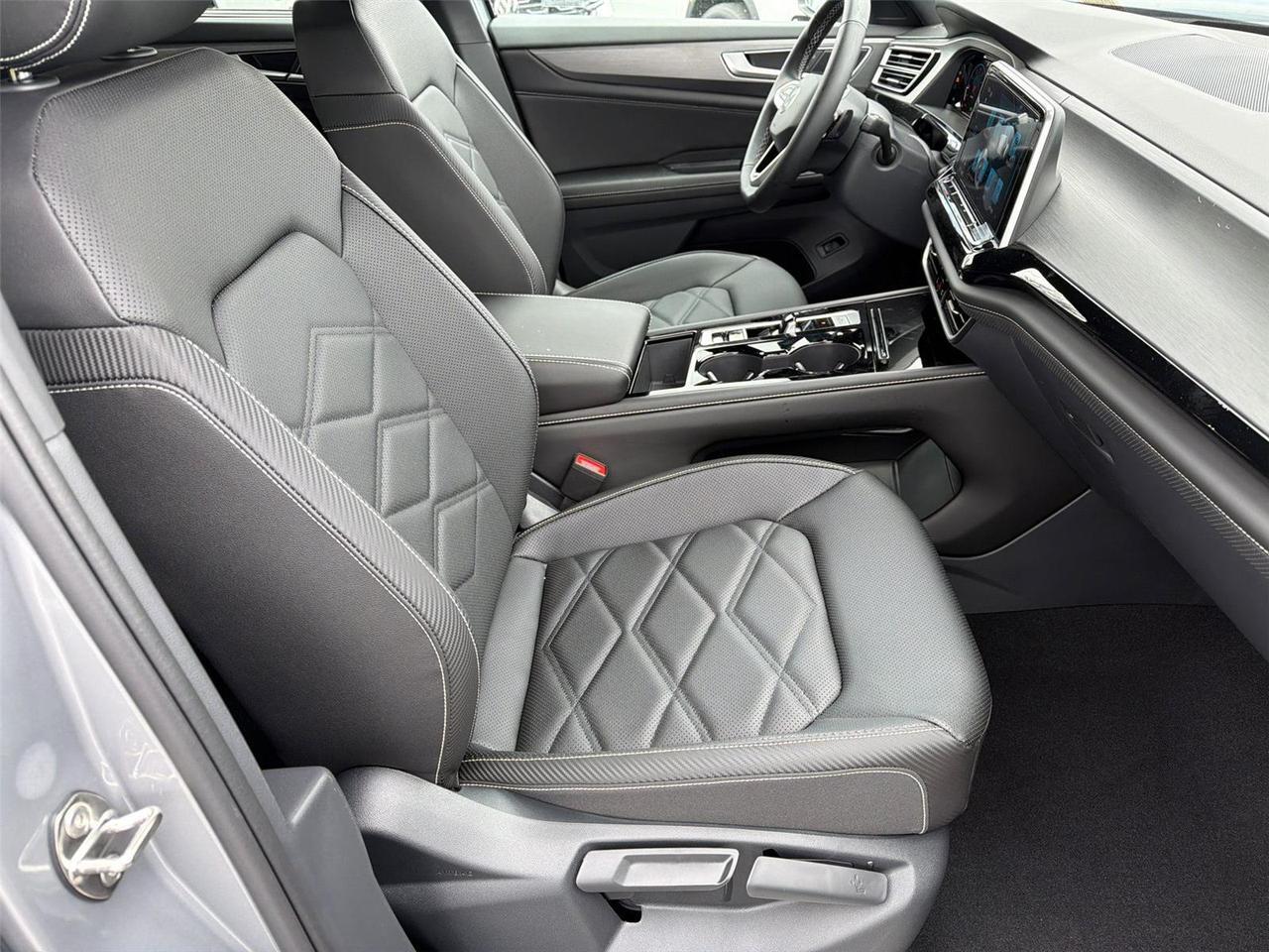 2026 Volkswagen Atlas Cross Sport 2.0T SE w/Technology Hagerstown MD