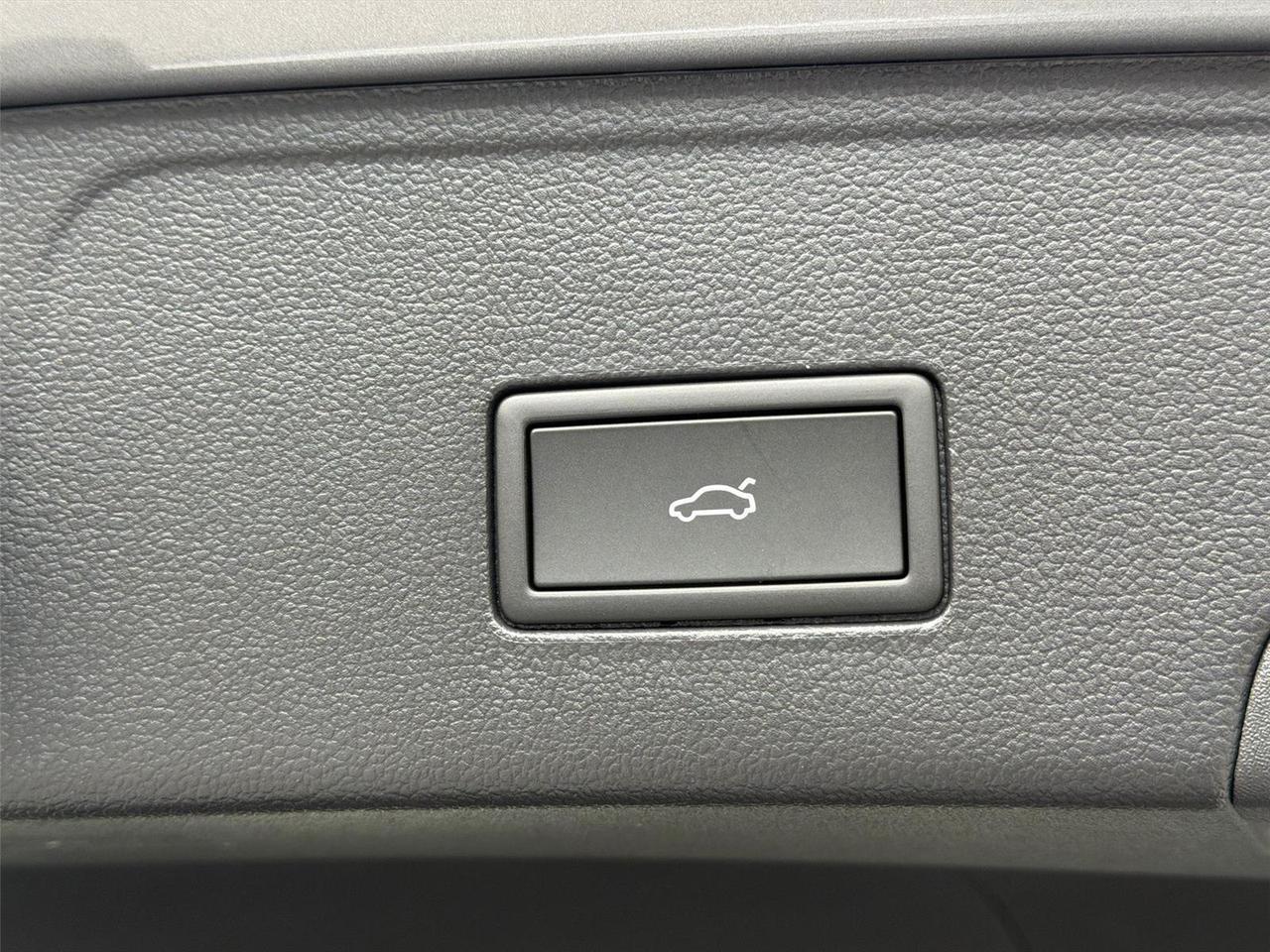 2026 Volkswagen Atlas Cross Sport 2.0T SE w/Technology Hagerstown MD