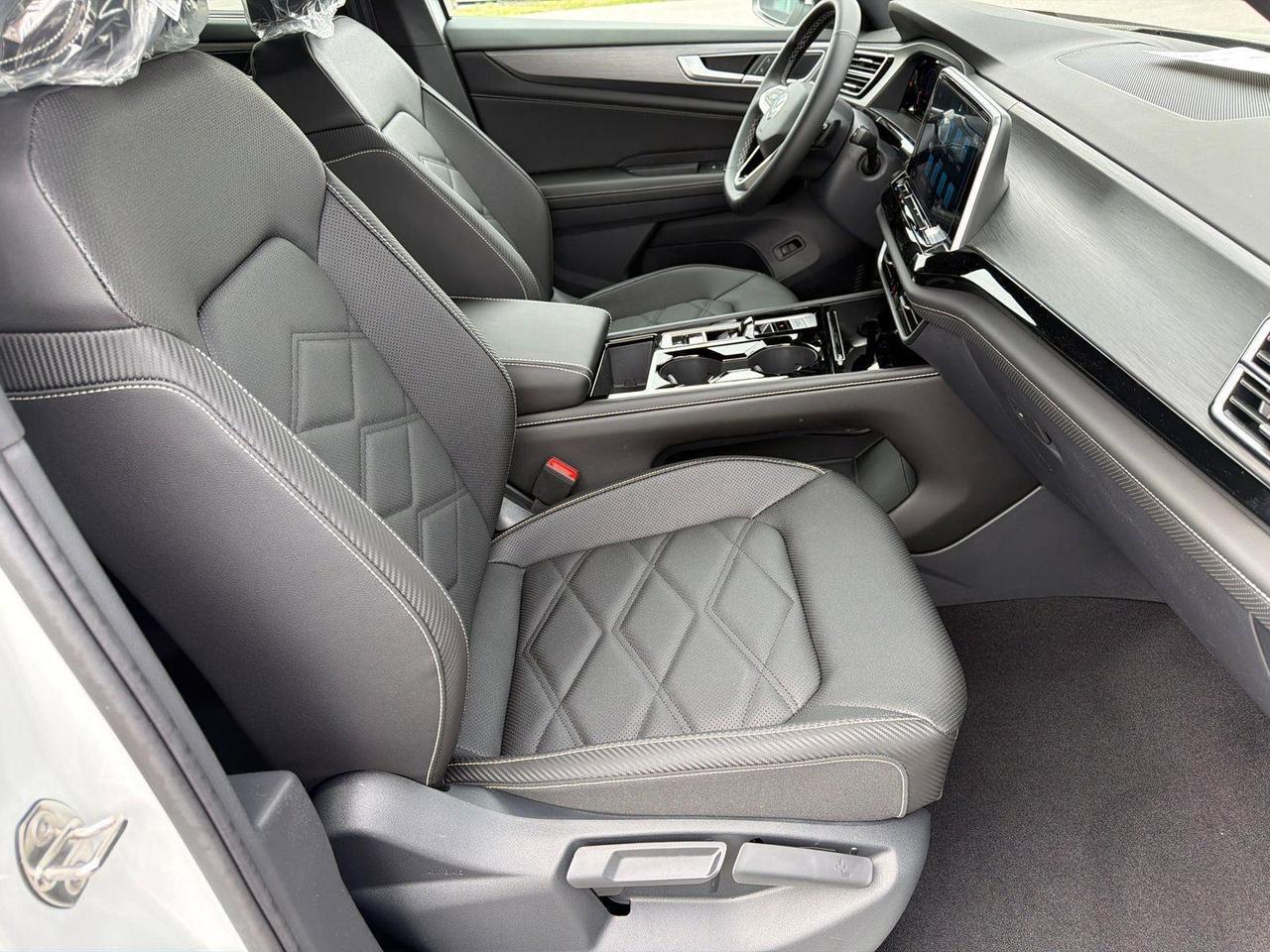 2026 Volkswagen Atlas Cross Sport 2.0T SE w/Technology Hagerstown MD