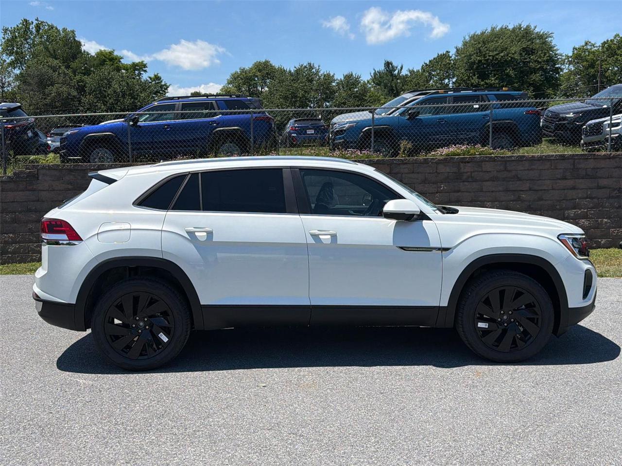 2026 Volkswagen Atlas Cross Sport 2.0T SE w/Technology Hagerstown MD