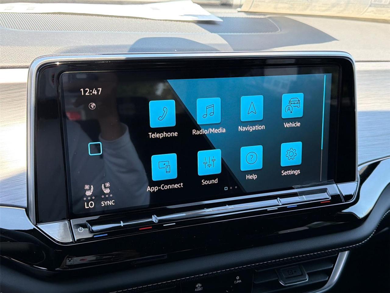 2026 Volkswagen Atlas Cross Sport 2.0T SE w/Technology Hagerstown MD