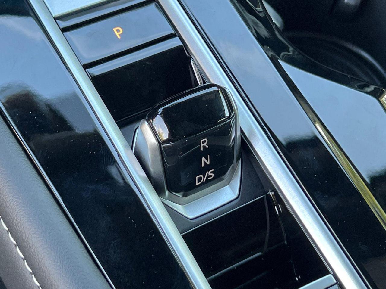 2026 Volkswagen Atlas Cross Sport 2.0T SE w/Technology Hagerstown MD