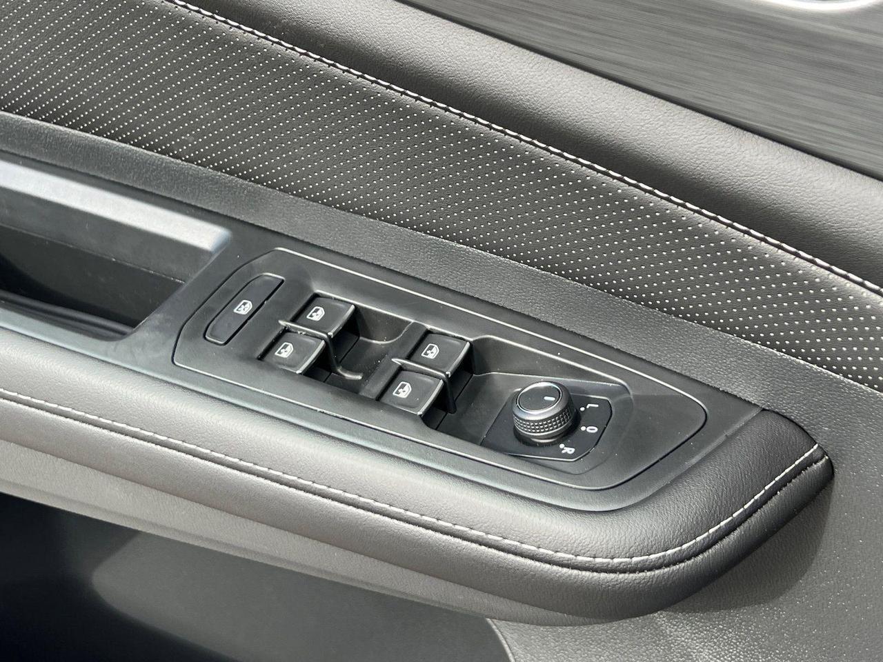 2026 Volkswagen Atlas Cross Sport 2.0T SE w/Technology Hagerstown MD