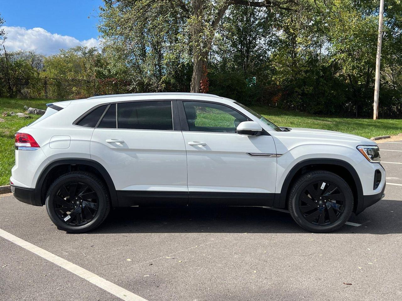 2026 Volkswagen Atlas Cross Sport 2.0T SE w/Technology Hagerstown MD
