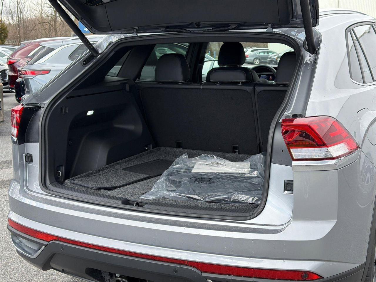 2026 Volkswagen Atlas Cross Sport 2.0T SE w/Technology Hagerstown MD